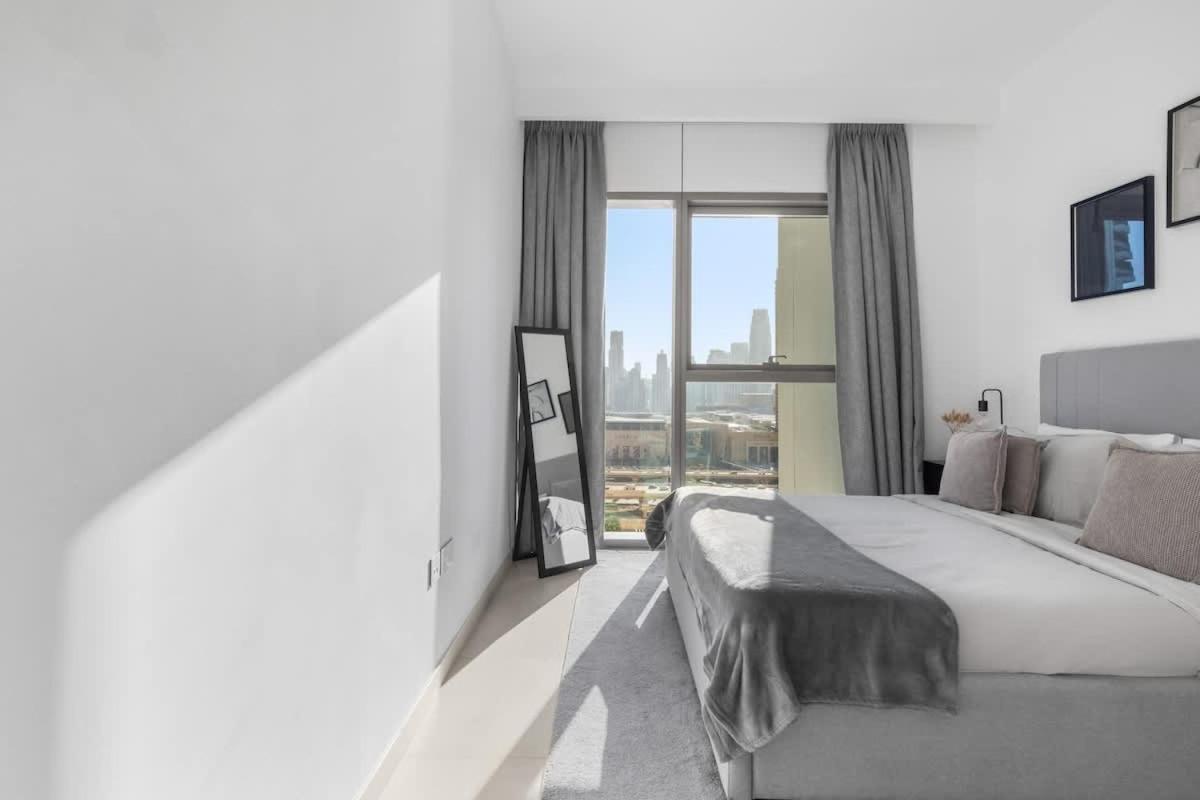 New Stunning 4 Bedroom Burj Khalifa View Apartment
